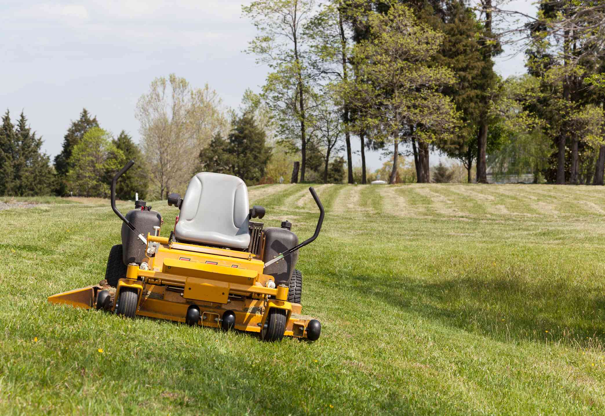 Searching a zero-turn mower for 10 acres? Here are our top picks!